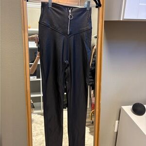 High-Waisted Black Zipper Pants-S